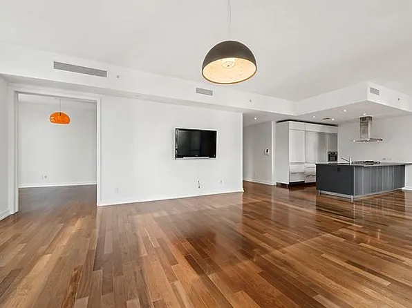 101 Warren St APT 810, New York, NY 10007