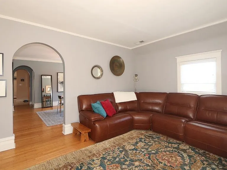 916 Pleasant St #2 — Photo 5