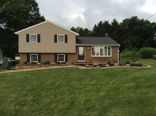 1617 Cressman Cir, Mechanicsburg, PA 17055