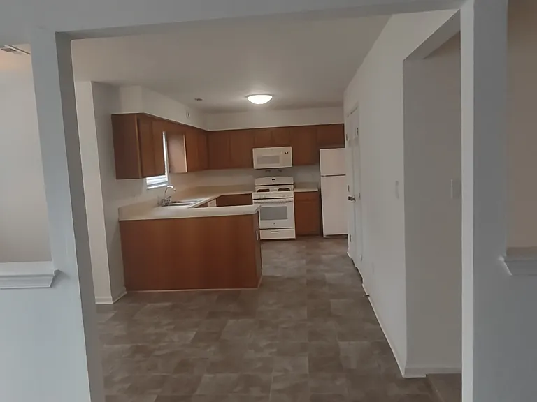 801 Ward Ct — Photo 8