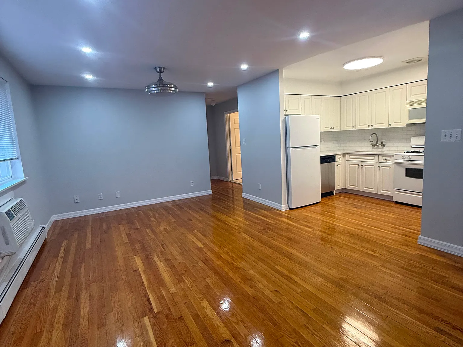 2 bed, $2,750 — Photo 1