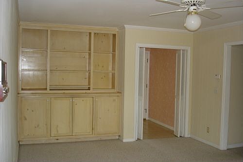 Family Room w/Built-Ins