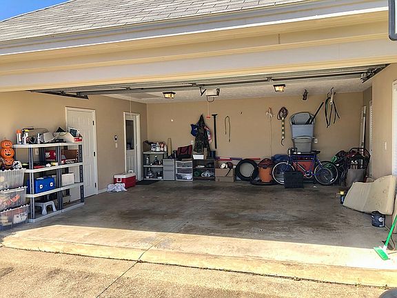 3rd image of 1418 Hallwood Ln