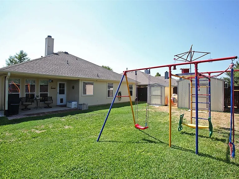 9908 Carter Dr — Photo 13