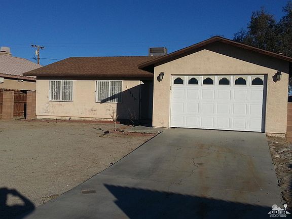 4th image of 15810 Avenida Manzana