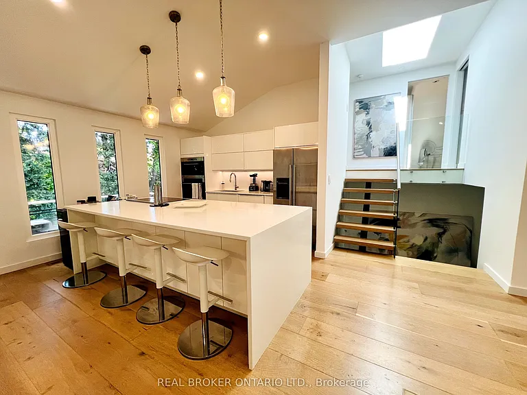 51 Castlemere Cres — Photo 6