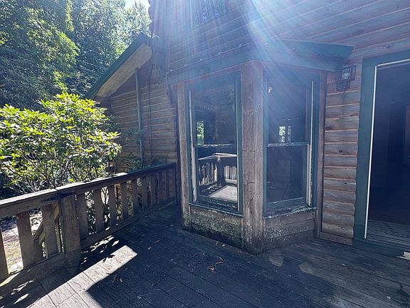 4th image of 49 Meadowview Ln
