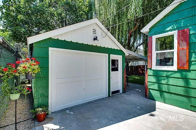 307 S Olive St — Photo 13