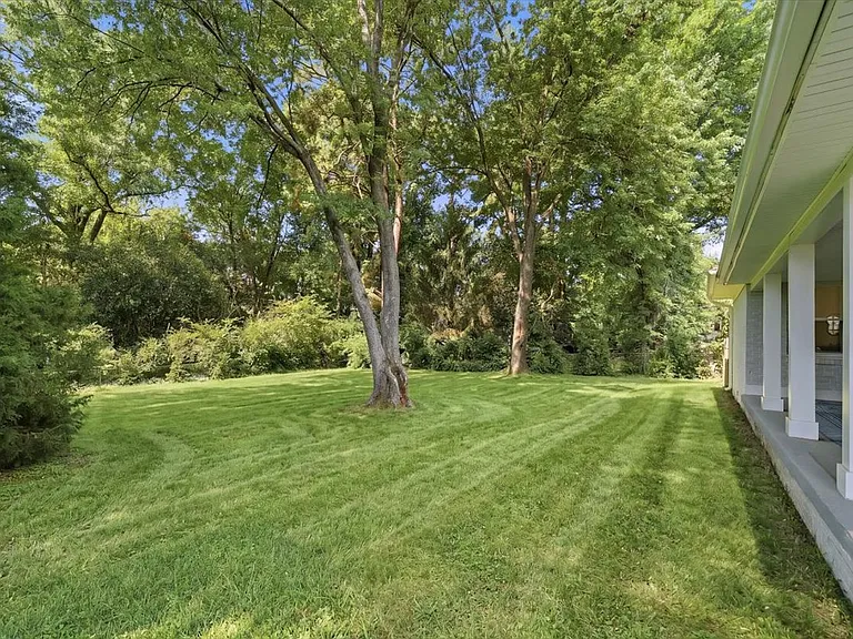 4665 Park Ave — Photo 27