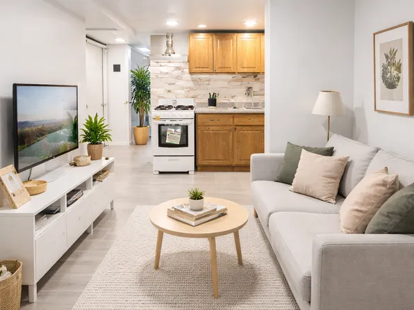 (undisclosed Address), Saint Albans, NY 11412