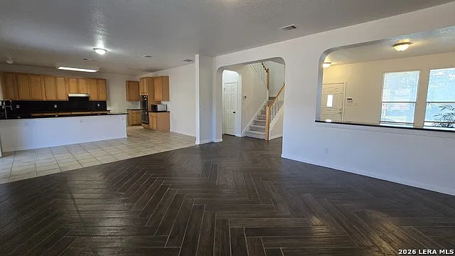 3 bed, 2.5 bath, 2623 sqft, $2,500 — Photo 3