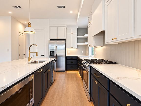 4th image of 314 Avenue L
