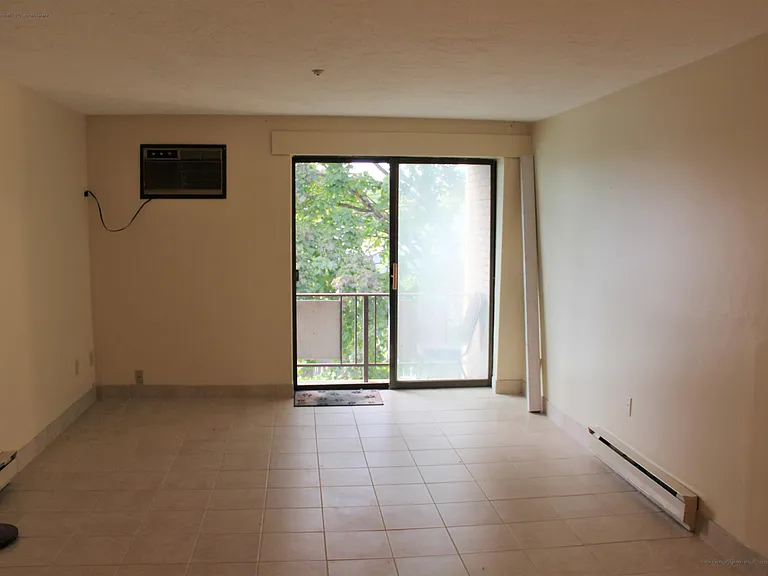 124 Main St #14A — Photo 2