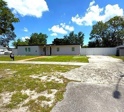 4th image of 15825 E Bunche Park Dr