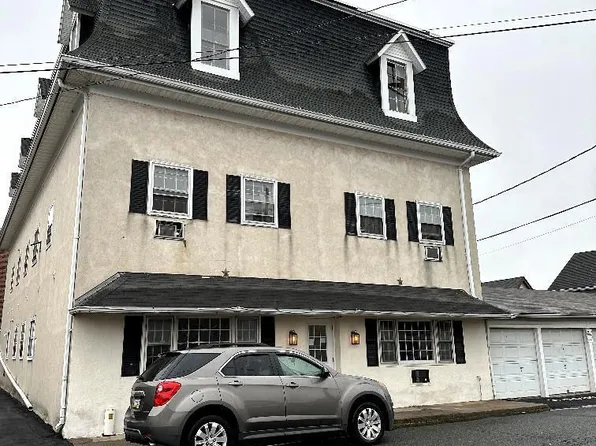 17 S 2nd St #E, Quakertown, PA 18951