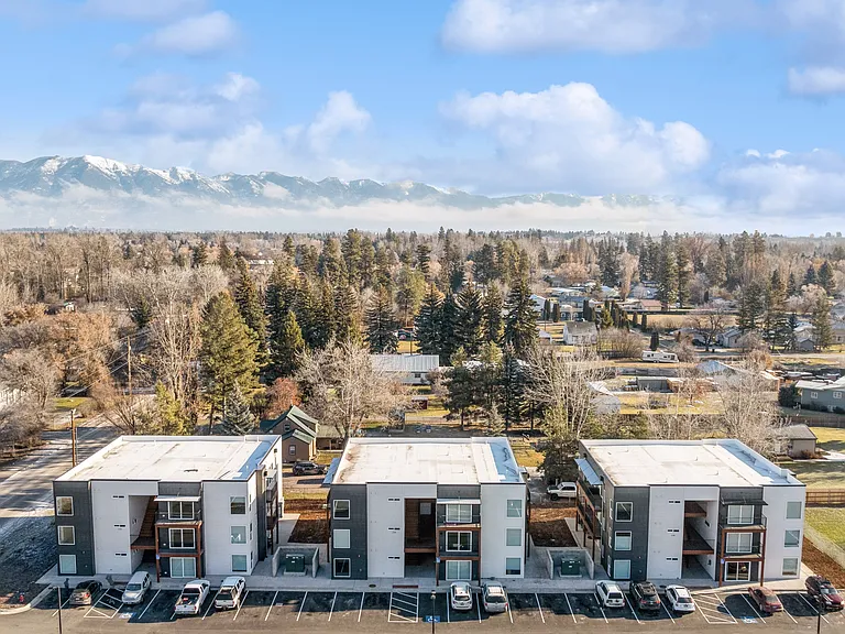 126 E Evergreen Dr #202 — Photo 3