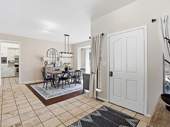 4th image of 4102 Country Club Dr