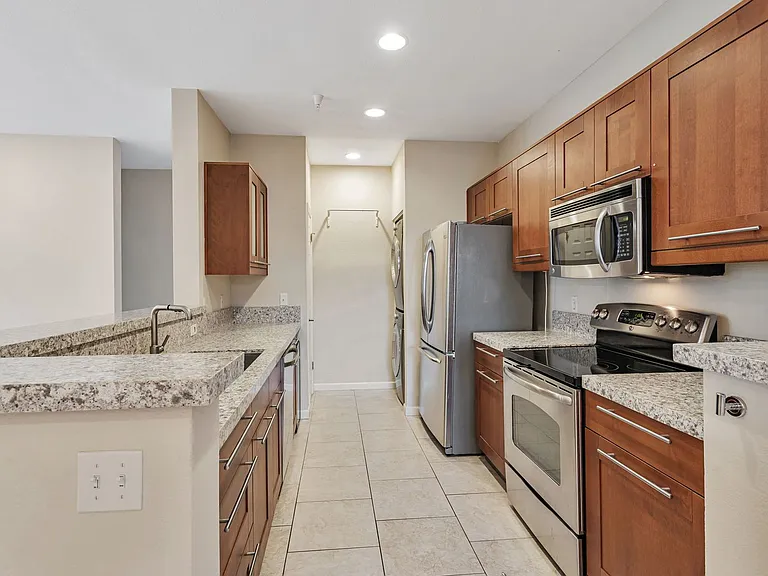 250 Santa Fe Ter #111 — Photo 20