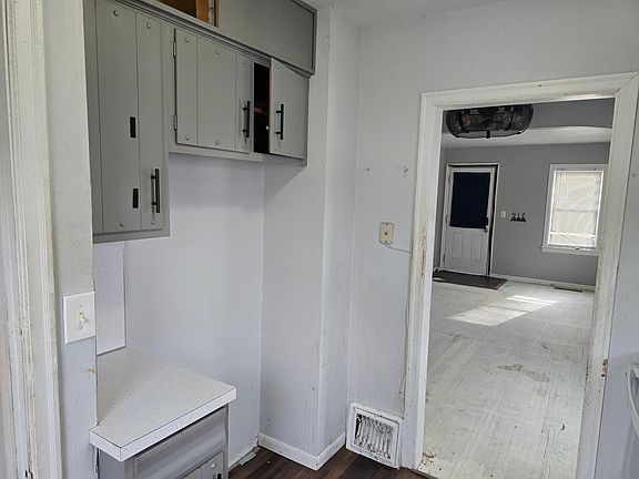 3rd image of 117 E 11th St