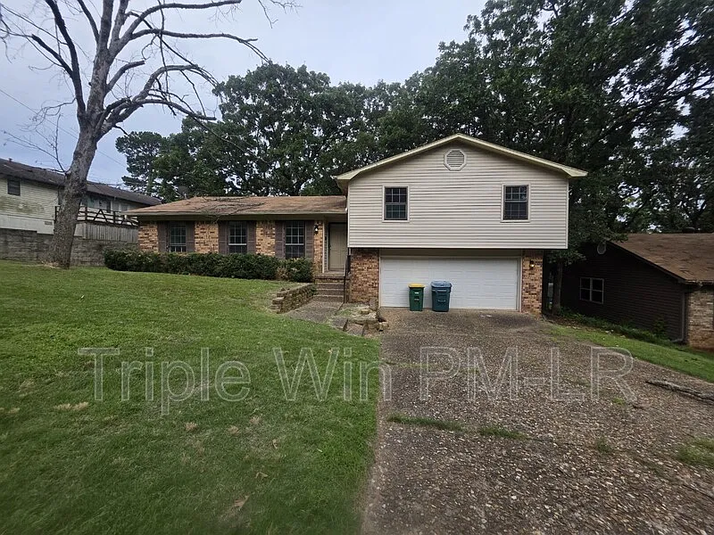 3 bed, 2.0 bath, 1749 sqft, $1,850 — Photo 1