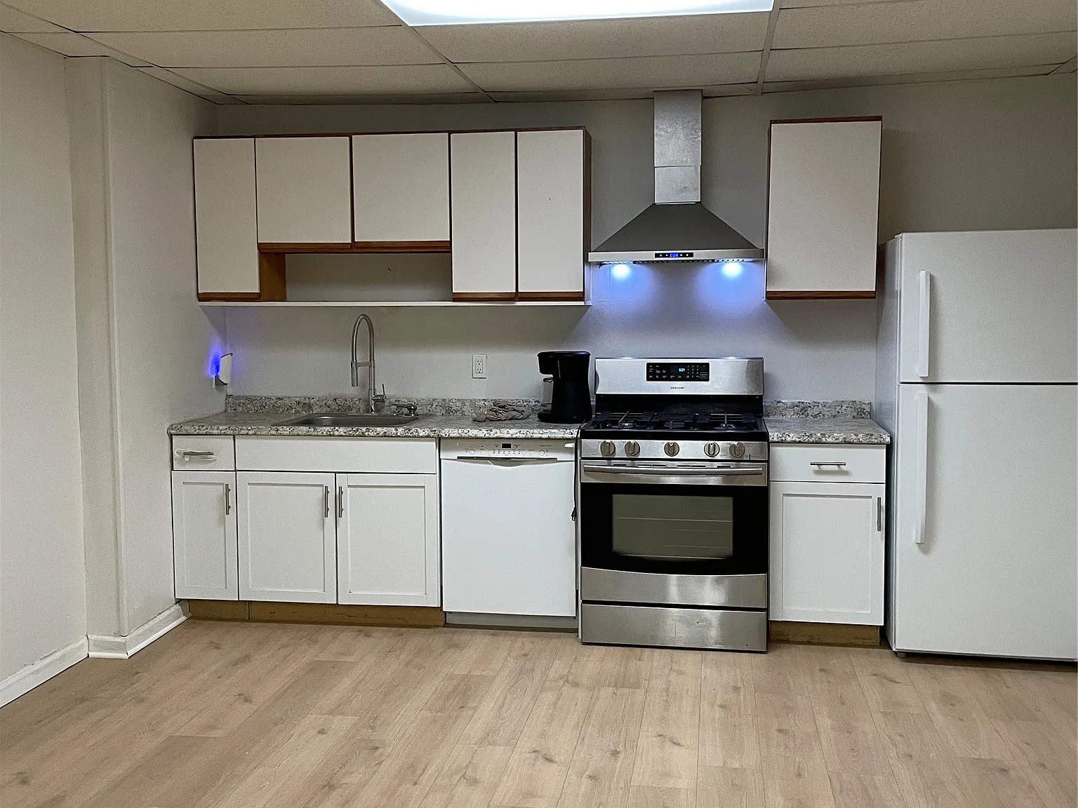 2 bed, 1.0 bath, 1180 sqft, $1,300 — Photo 2