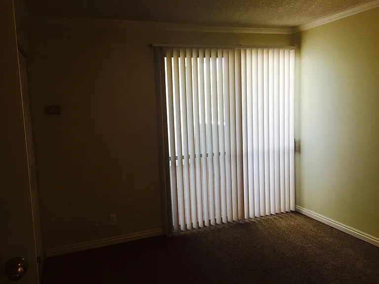 Irving Heights Apartments — Photo 48