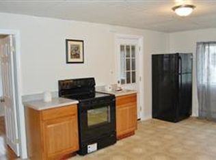 8 Chestnut St APT 1, Spencer, MA 01562