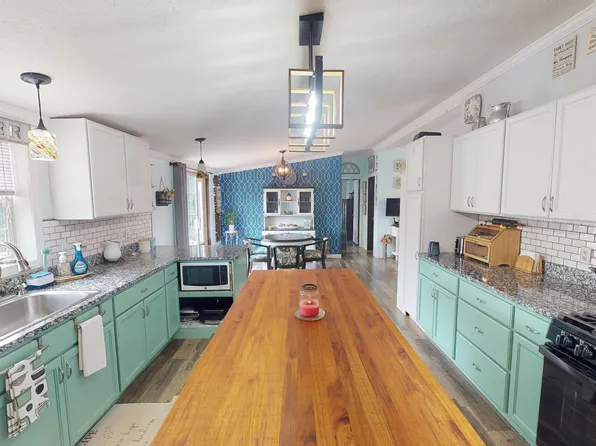 433 Mt Ephraim Road, Searsport, ME 04974