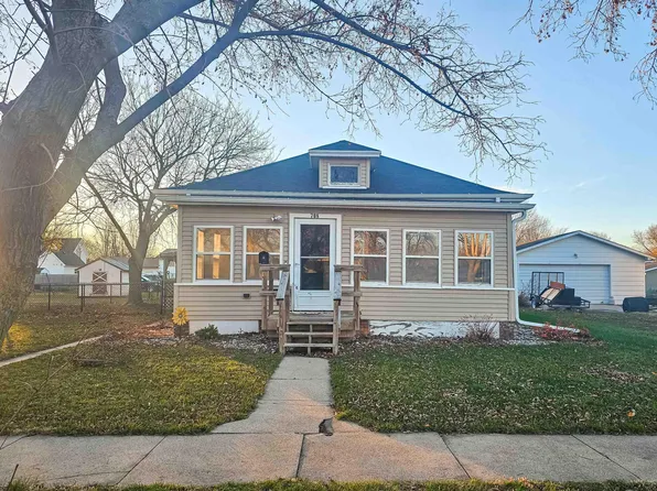 708 11th St, Onawa, IA 51040