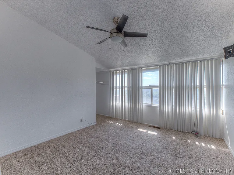 2234 N Main St — Photo 16