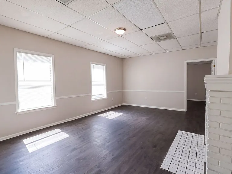 1443 W Kirby Pl — Photo 13