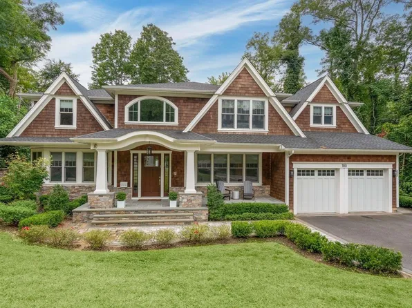 180 Redwood Drive, East Hills, NY 11576