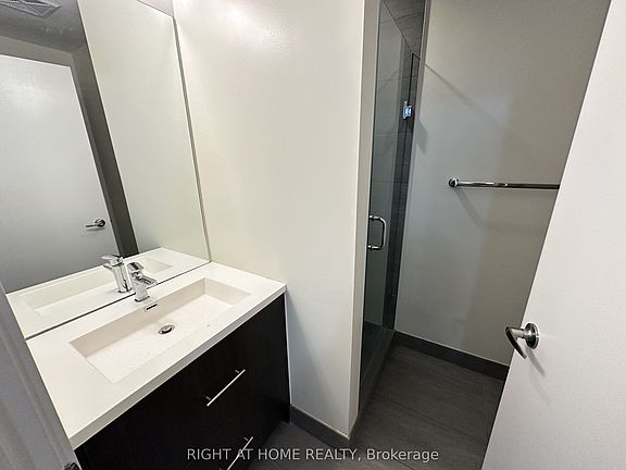 4th image of 188 Fairview Mall Dr #605