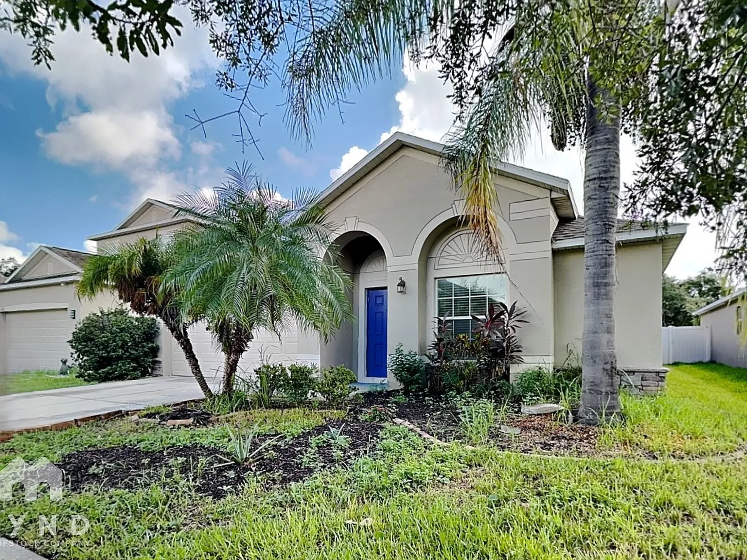 3 bed, 2.0 bath, 2052 sqft, $2,295 — Photo 1