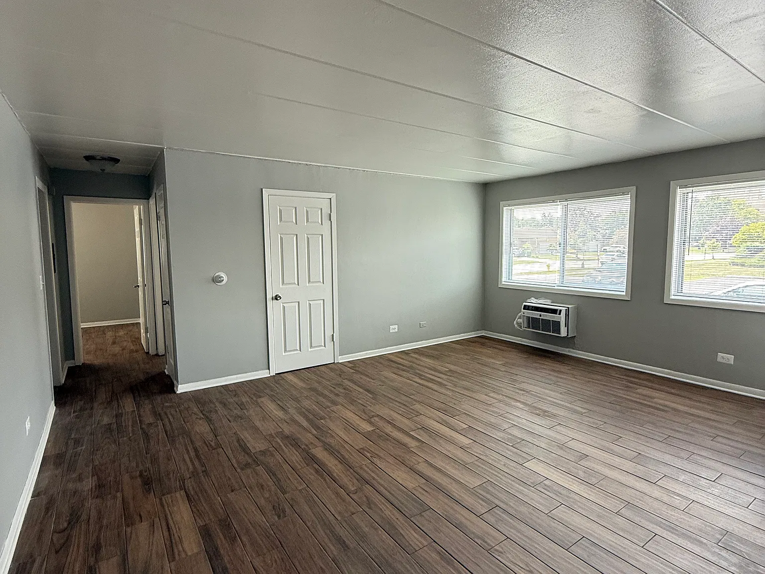 2 bed, $1,900 — Photo 4