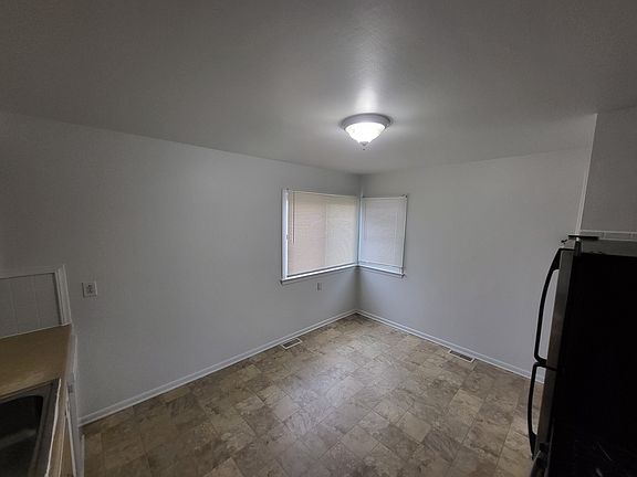 5th image of 33541 Alvin St