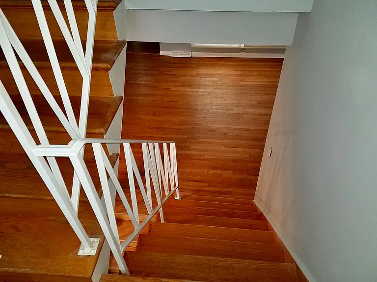 1056 Des Plaines Ave — Photo 13