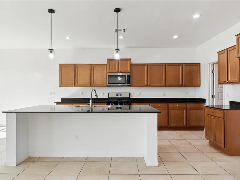 37292 N Yellowstone Dr — Photo 20