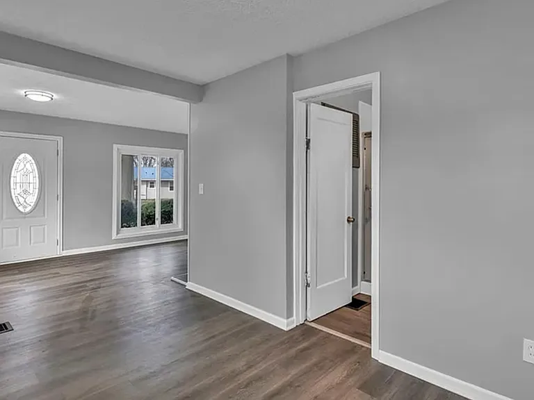 204 Grove Ave — Photo 5