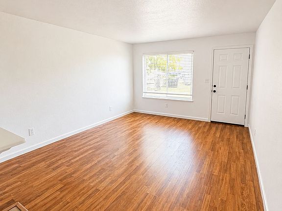 3rd image of 3911 Annadale Ln APT 8