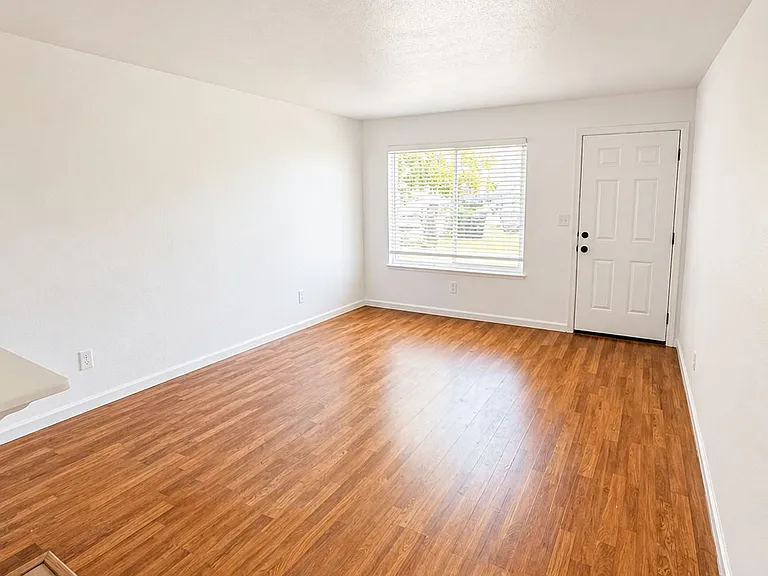 3911 Annadale Ln #8 — Photo 3