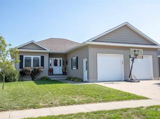 1106 Meadow View Ln, Waverly, IA 50677