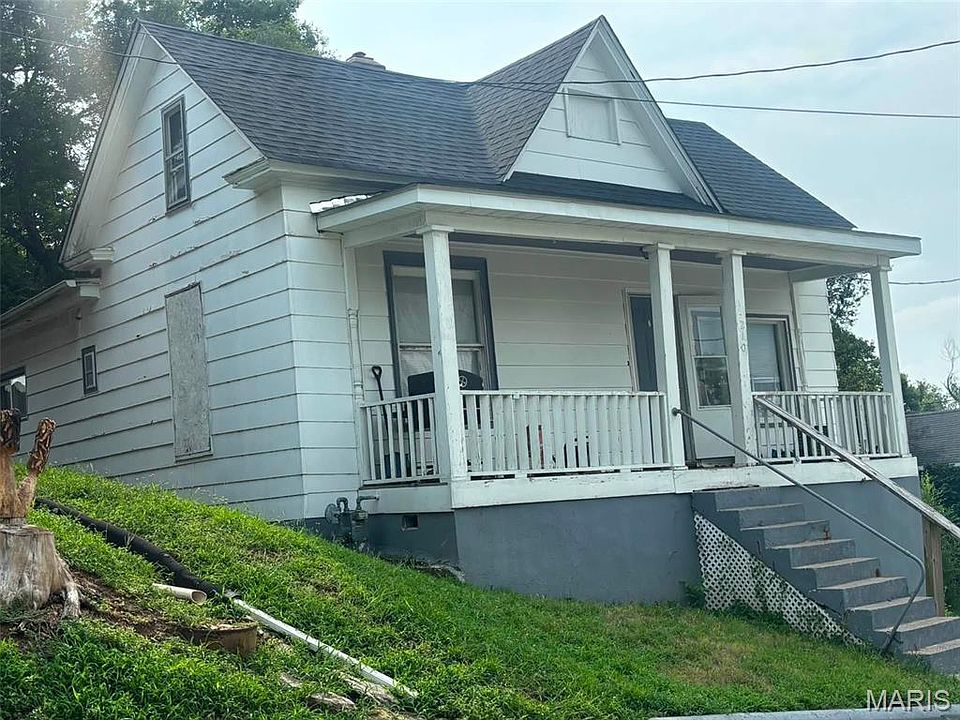 2nd image of 210 N Griffith St