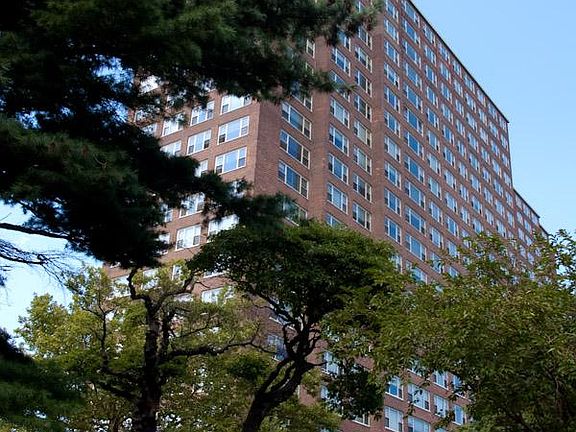 4th image of 6700 192nd St APT 608