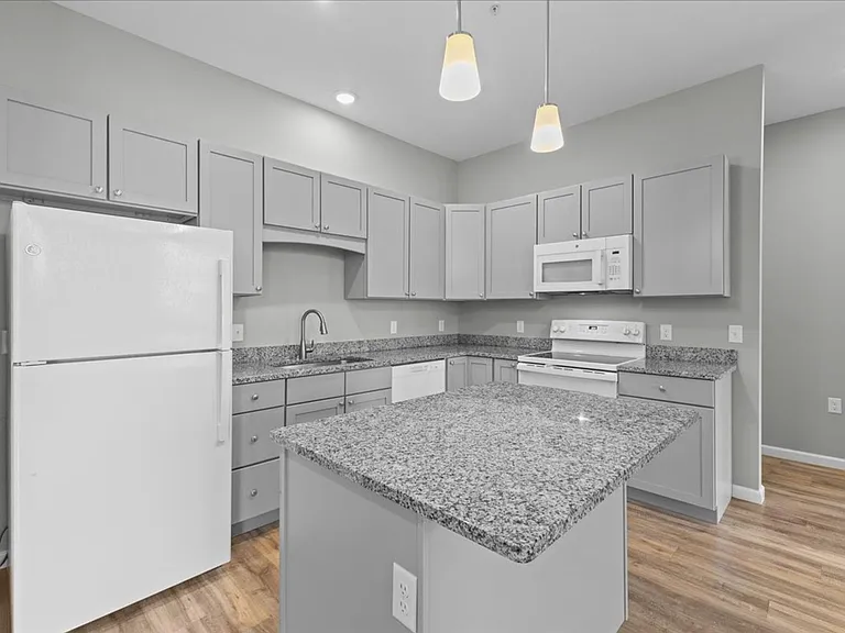 32 Cottonwood Drive — Photo 1