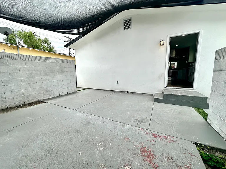 2230 S Grand Ave — Photo 12