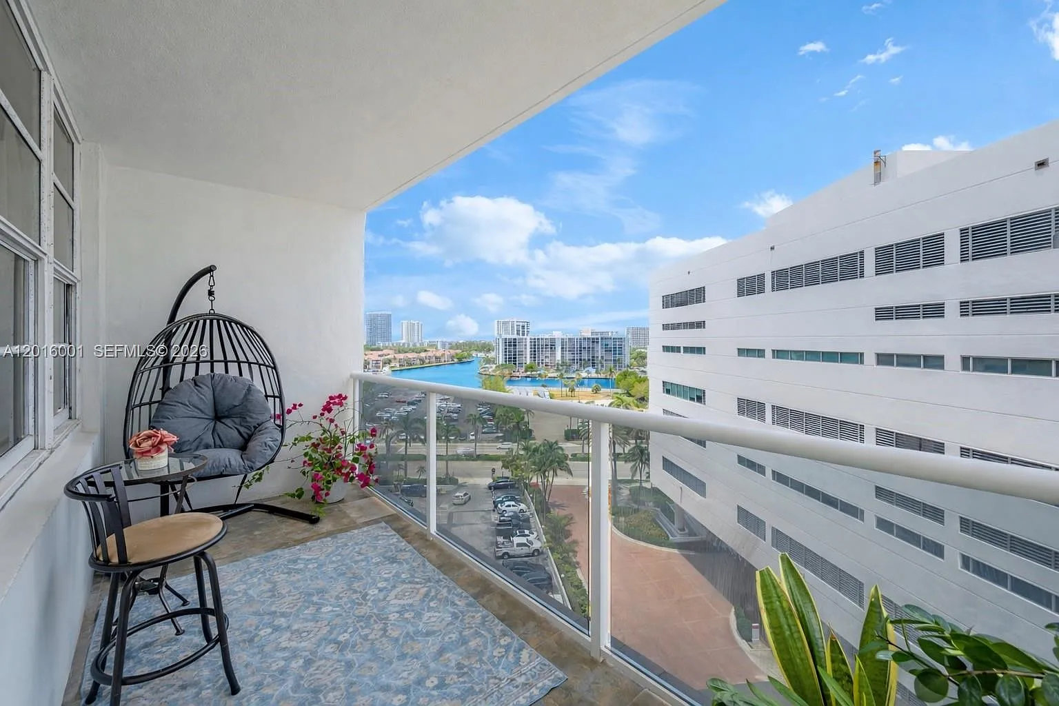 Sea Air Towers Condo — Photo 1