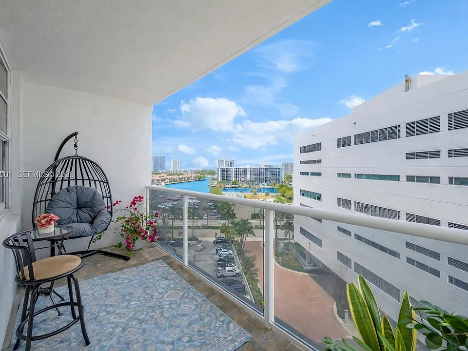 3725 S Ocean Dr #1015