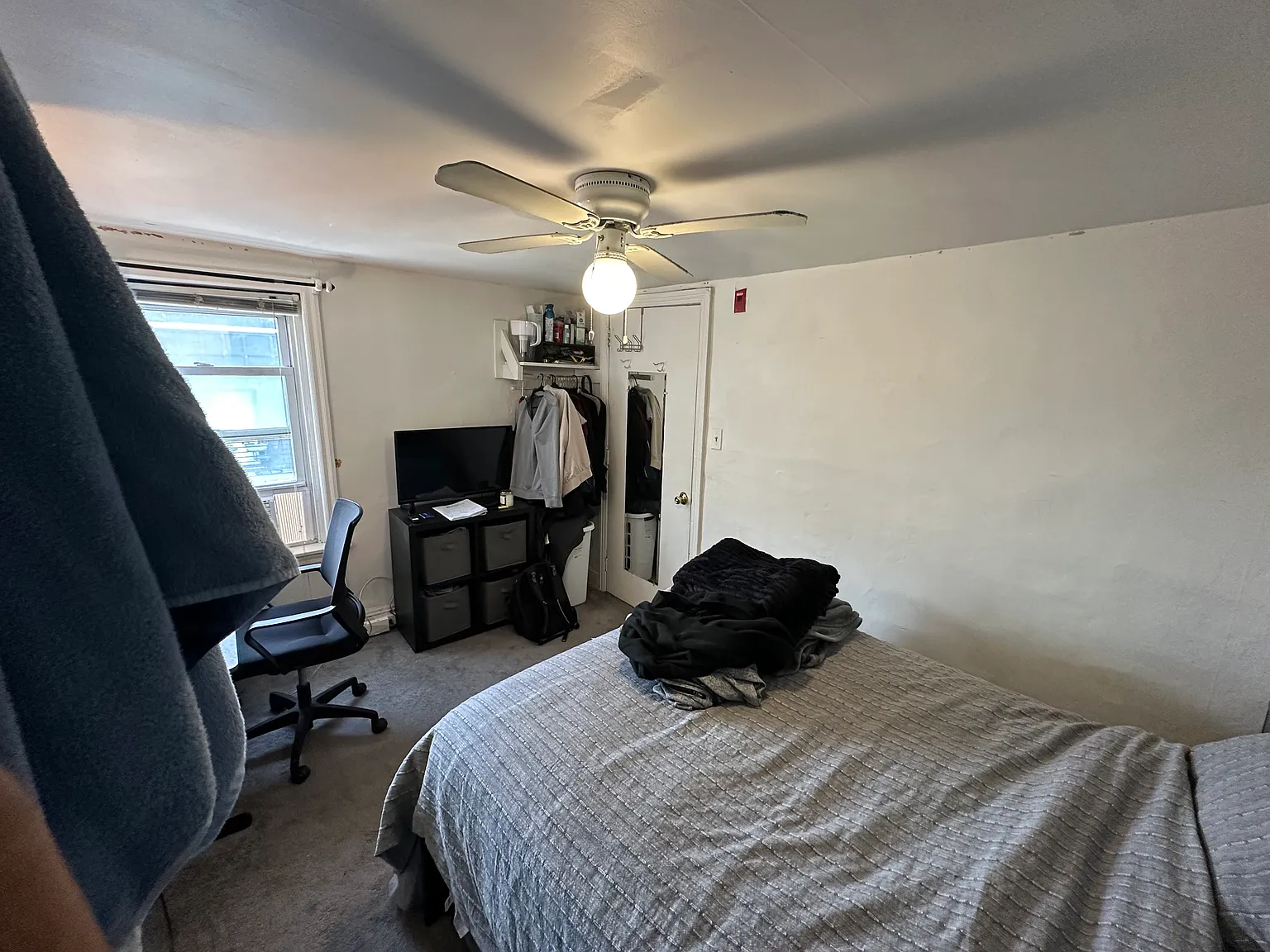 1 bed, 1960 sqft, $1,000 — Photo 2