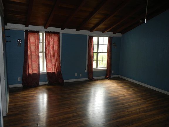 3rd image of 813 E Warren Ave